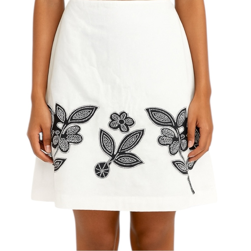 Chaundry KC size medium off white pencil skirt with black floral appliqué.